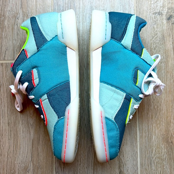 Reebok Workout Plus DC Wonder Woman Size 12M - Picture 6 of 8